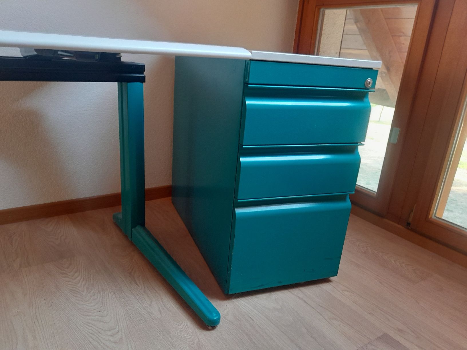 Bureaux: Schreibtisch mit Korpus – D'occasion à Inkwil par seebilick 2