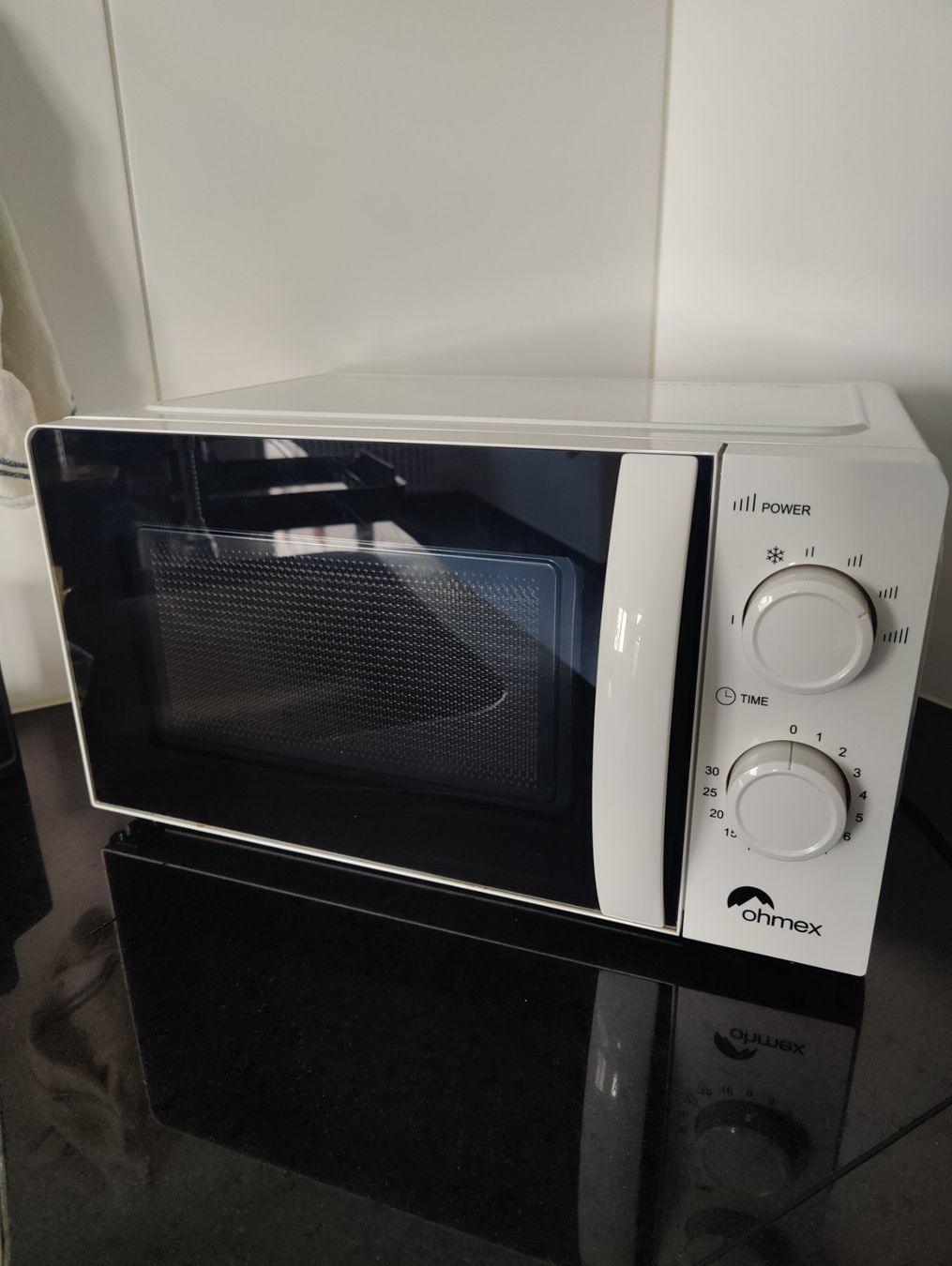 Elettrodomestici da cucina: Countertop Microwave – Usato da Zürich venduto da Caeirop 1