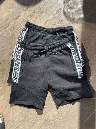 2x kurze Kosen Gr. 152 (neuwertig)