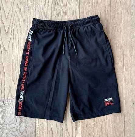 Schwarze Skate-Shorts, Gr. 134 / 140