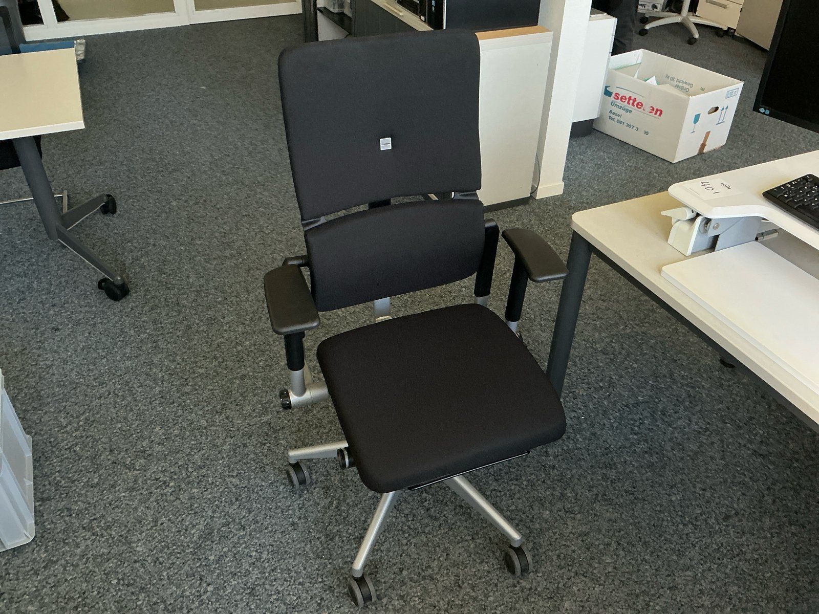 Schreibtische: Hochwertige Büromöbel – Gebraucht aus Zürich von PIPM_Switzerland 3