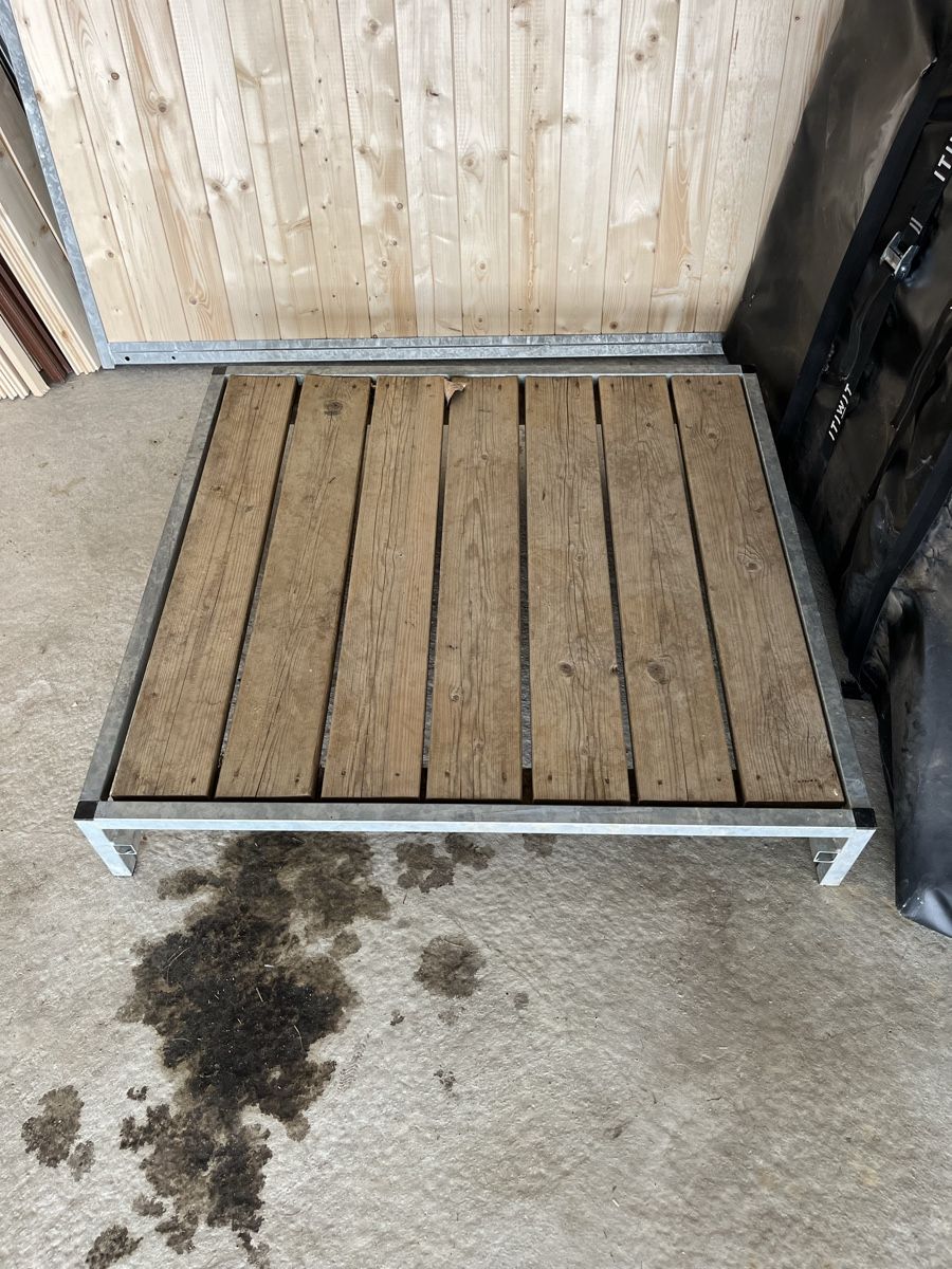 Cucce & Letti: Plate-forme surélevée pour chien – Usato da Orges venduto da Stef.10