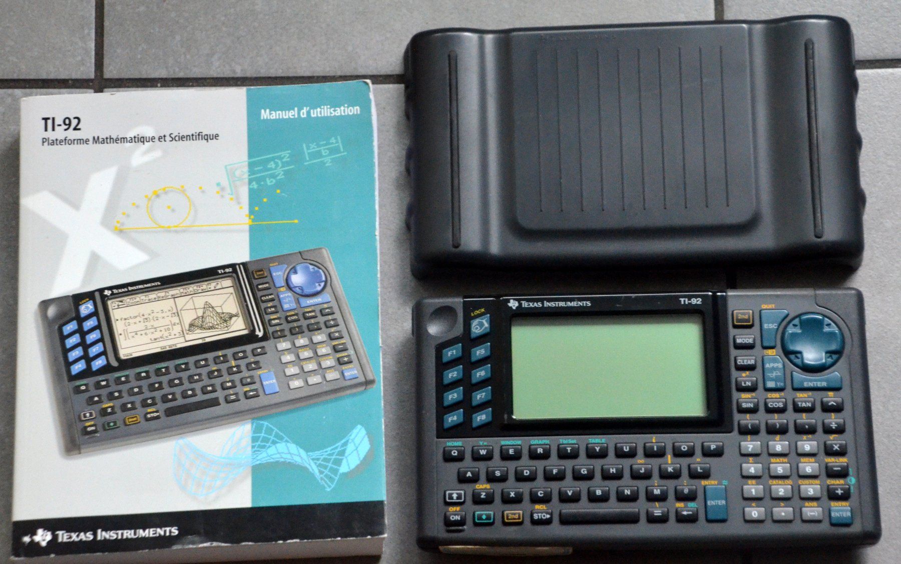 Texas Instruments Taschenrechner: Texas Instruments TI 92 Taschenrechner / calculatrice – Gebraucht aus Collonges von arashee