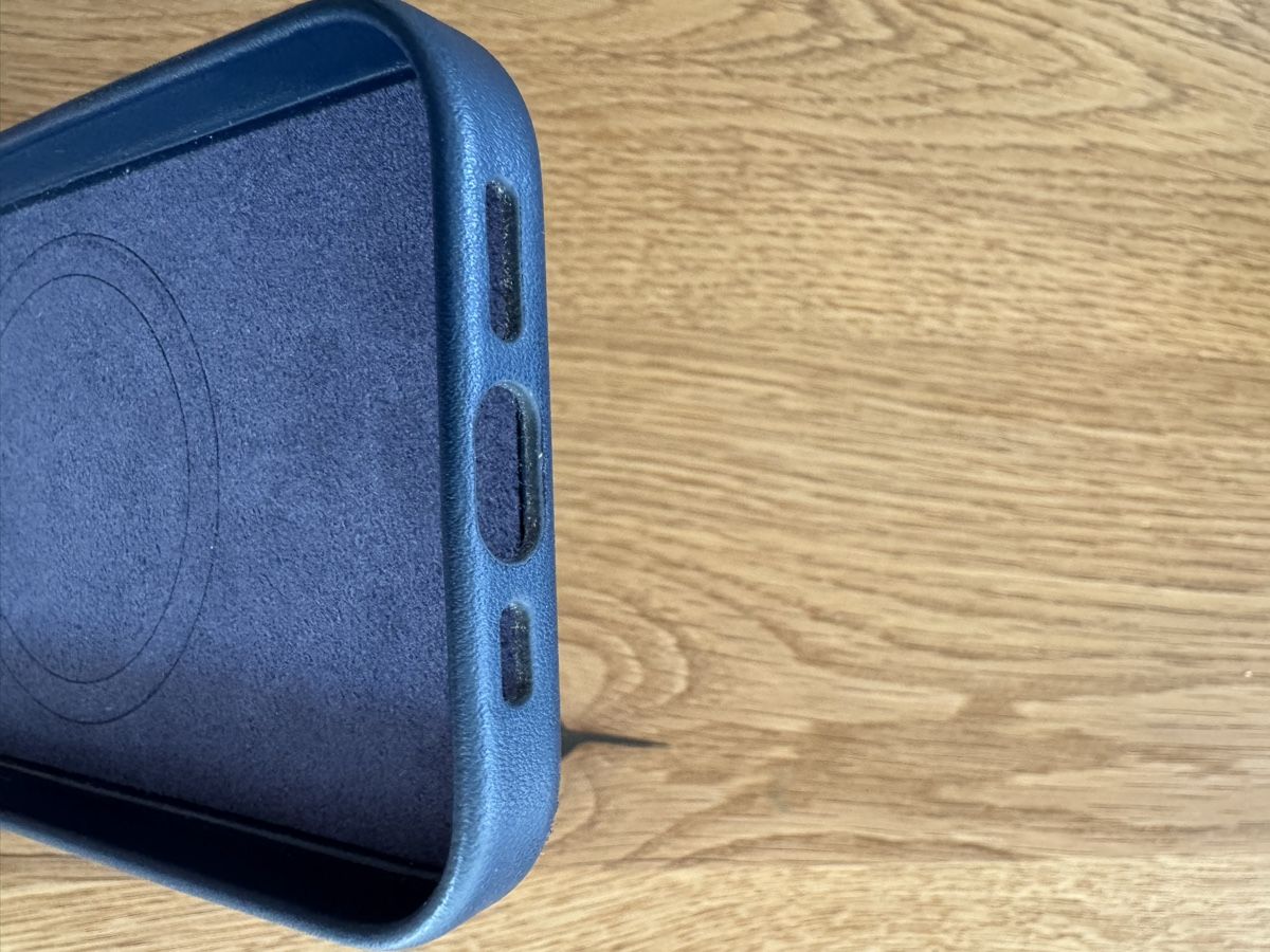 Covers & Schutzfolien: Lederhülle · Apple iPhone 15 Pro – Neu (gemäss Beschreibung) aus Aarau Rohr von TuffTony 4