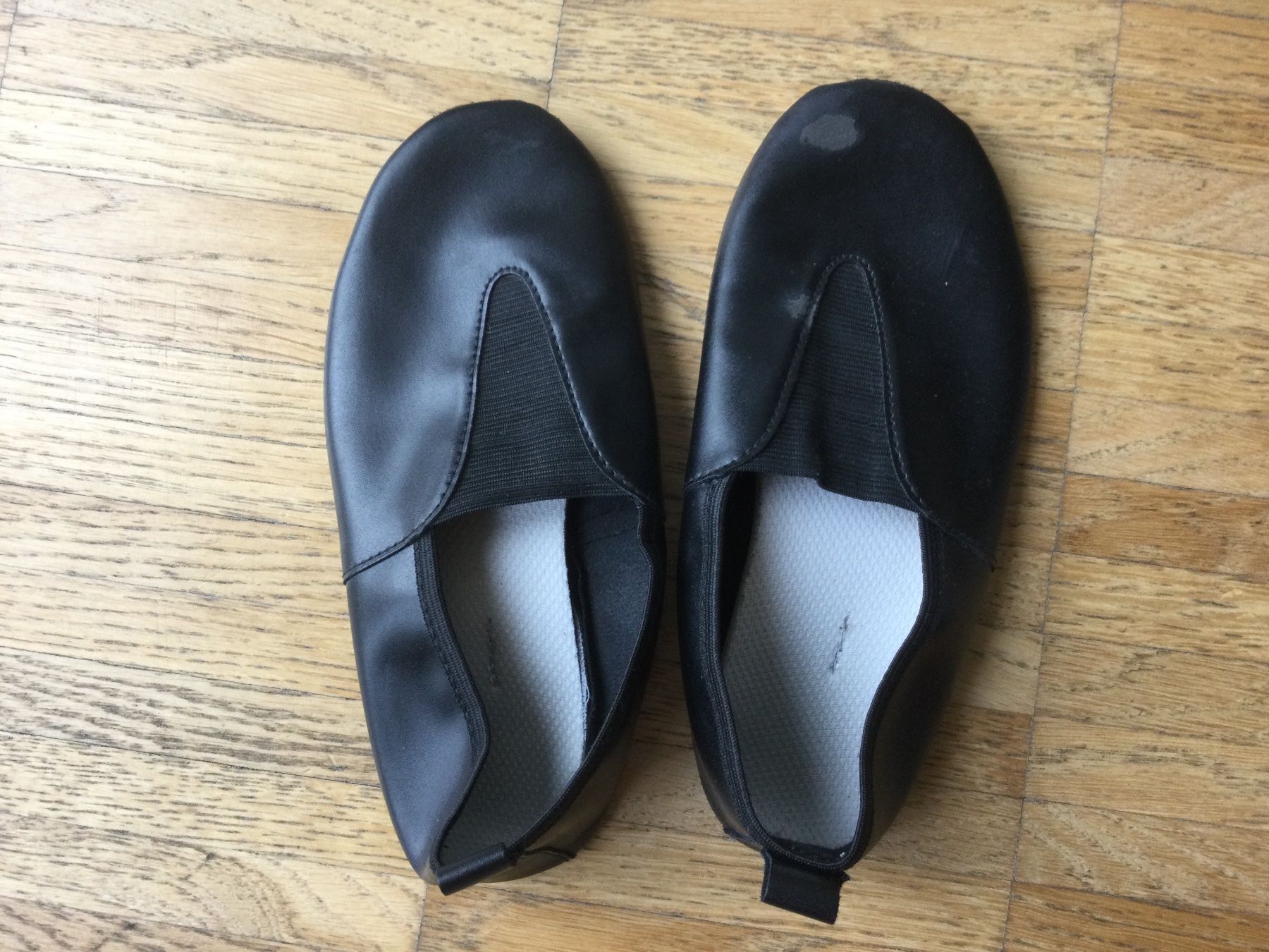 Scarpe per ragazzi: Kinder Gymnastik Schuhe, Gr 34 – Usato da Zürich venduto da VorlonShadow 1