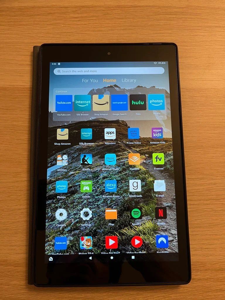 Amazon Tablet PC: Amazon Fire HD 10 Tablet (9. Generation) + Case – Usato da Uster venduto da Cutz 1