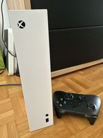 Xbox Series S 512 Konsole mit Controller und Kabel