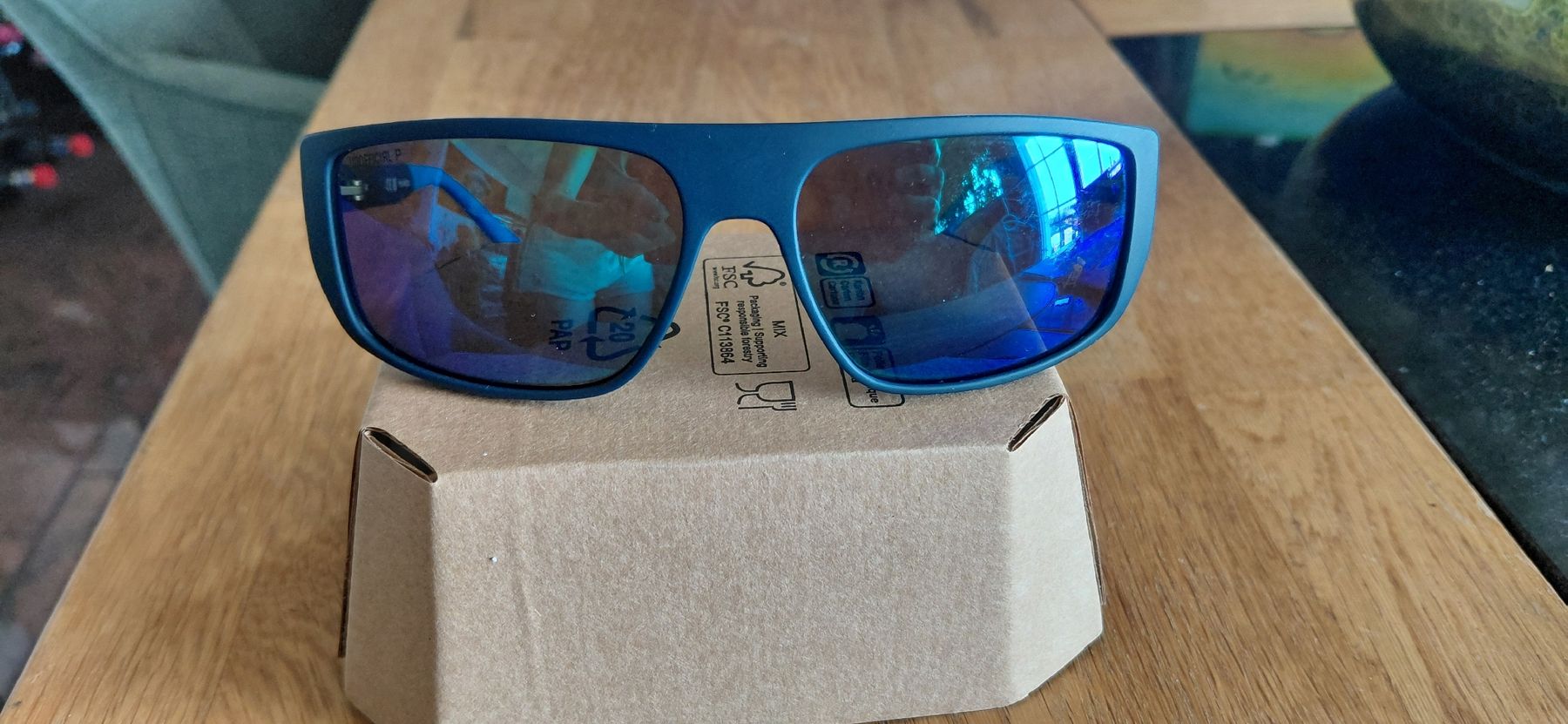 Lunettes & Verres: Sonnenbrille Unofficial – D'occasion à Rudolfstetten par Jassys 5