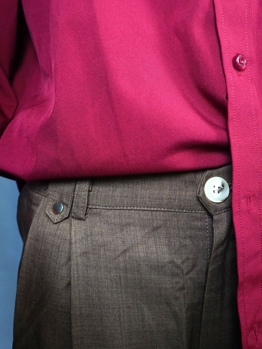 Shein Lotti di vestiti: Maronenbraune Manfinity-Hose mit weinrotem Hemd – Usato da Pratteln venduto da Restwert_Pratteln 9