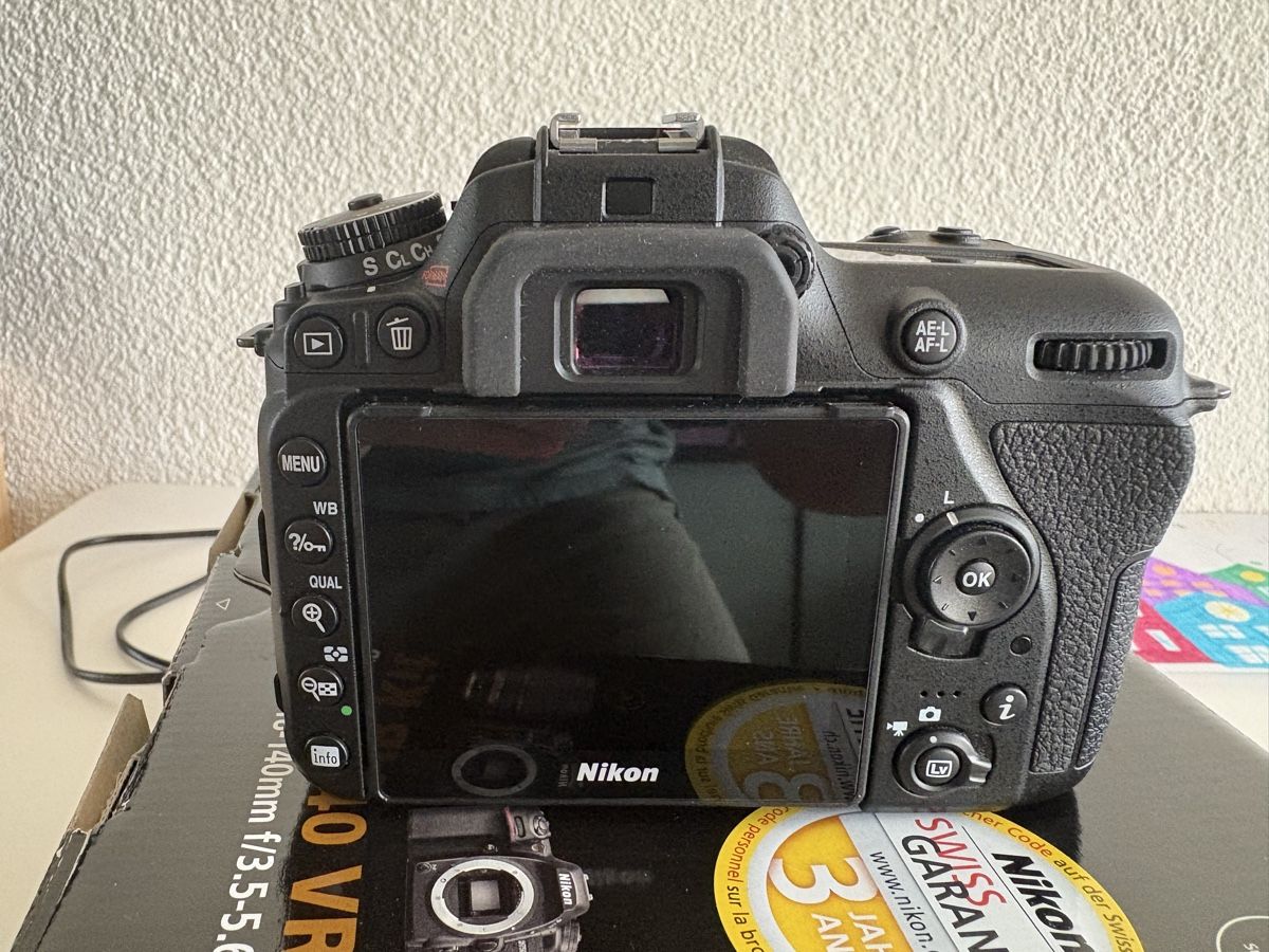 Nikon Kamera: Nikon D7500 Kit + Objectif 18 - 140 mm – Gebraucht aus Schliern b. Köniz von Hiel 1