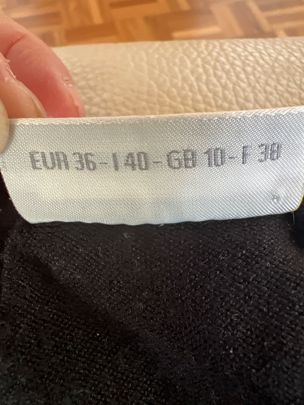 Jacken: Wunderschöner  Pullover mit Spitze, Grösse S – Gebraucht aus Chur von van_hnc6 4