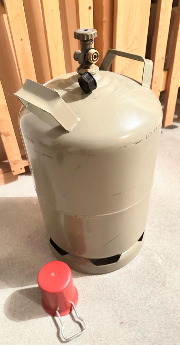 Gas-Geräte & -Technik: PROPAN GASFLASCHE 10 L – Gebraucht aus Zürich von dee_75my 5