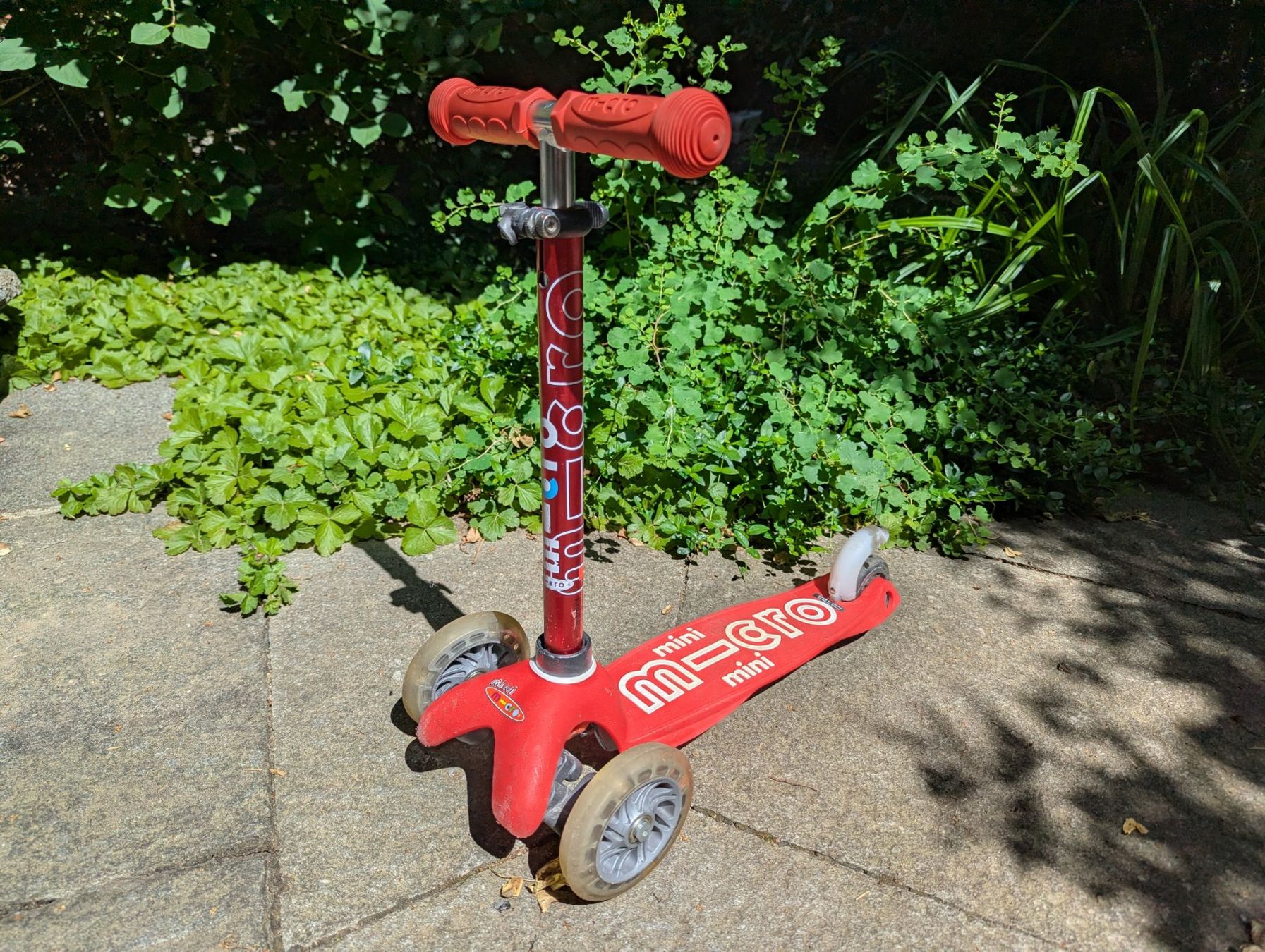 Micro Veicoli per bambini: Mini Micro LED Kinder-Trottinett (Rot) – Usato da Bern venduto da bababux