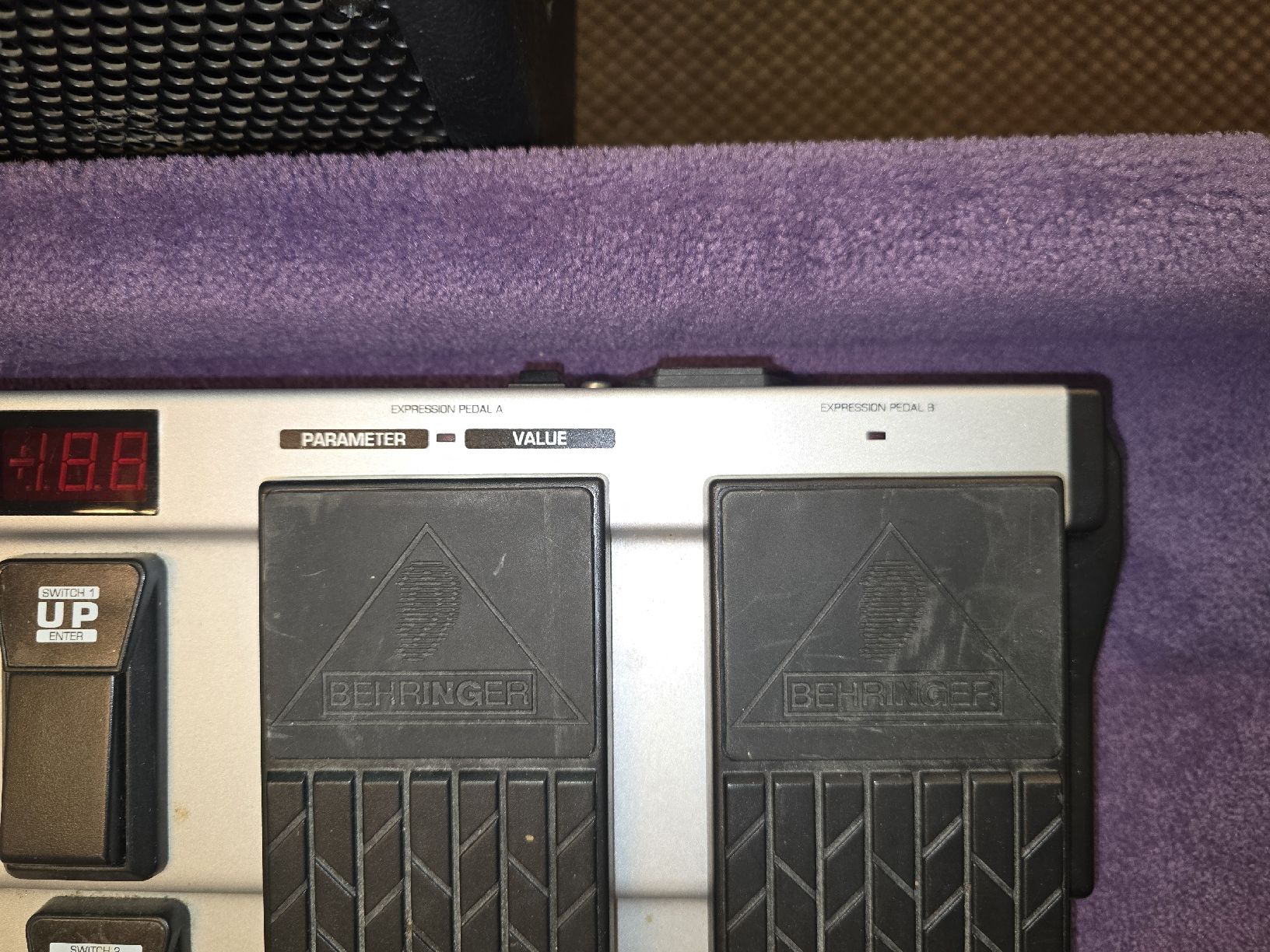 Behringer Strumenti musicali: FCB 1010 MIDI FOOTCONTROLLER – Usato da Zürich venduto da Antiquedealer 7