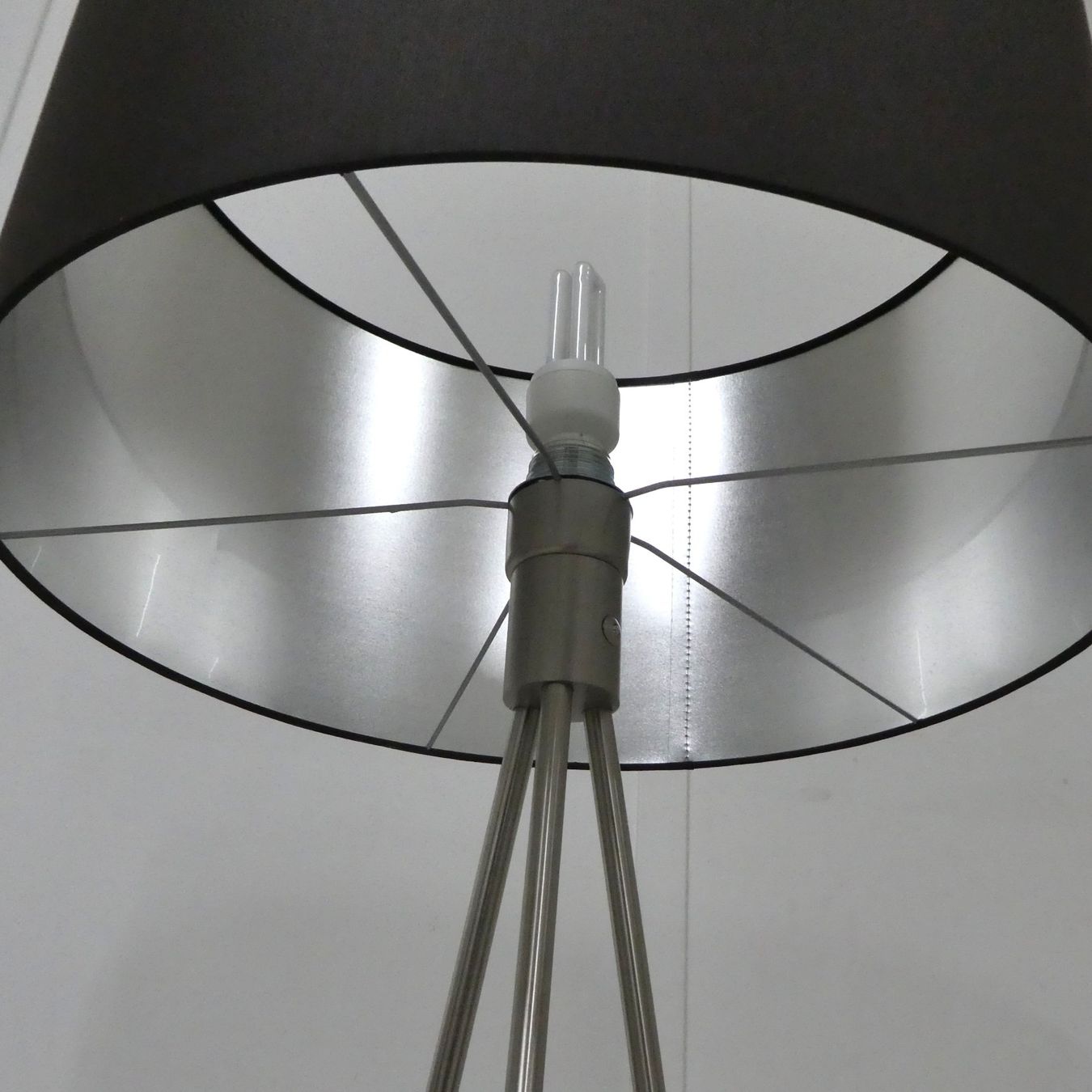 Lampes: Stylische Tripod Stehlampe E27 – D'occasion à Volketswil par brockipfannenstil 3