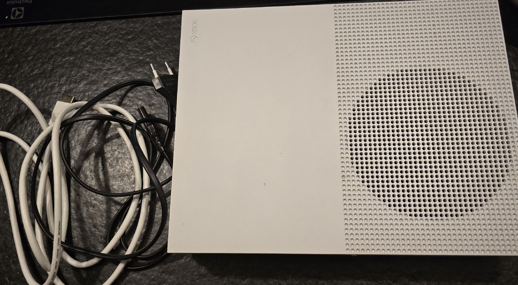 Microsoft Consoles: selling XBOX ONE S 780GO. – D'occasion à Bôle par Loursnoir78
