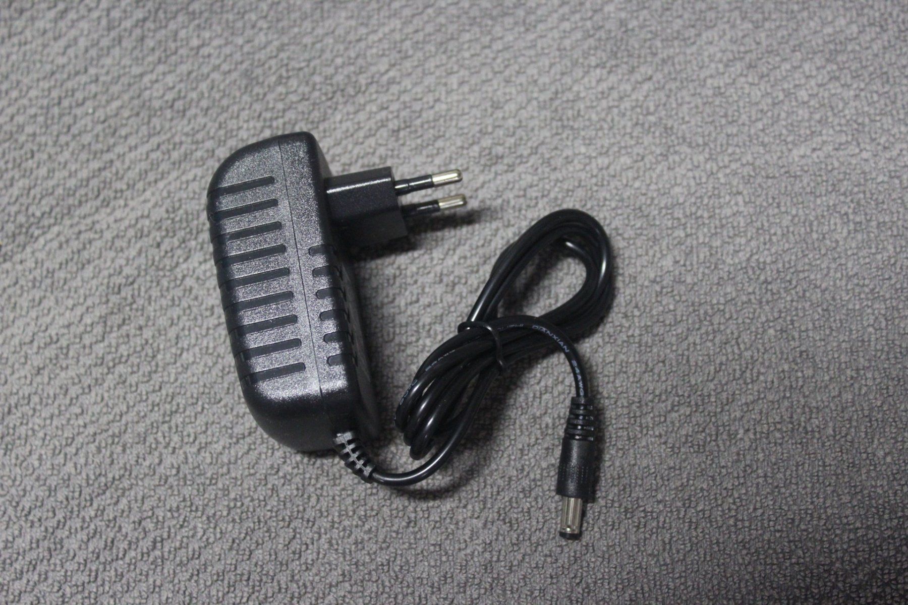 Caricatori & Batterie: 12V 2A AC/DC 24W Transformator Power Adapter Ladegerät – Nuovo (secondo la descrizione) da Kirchdorf AG venduto da suntory010