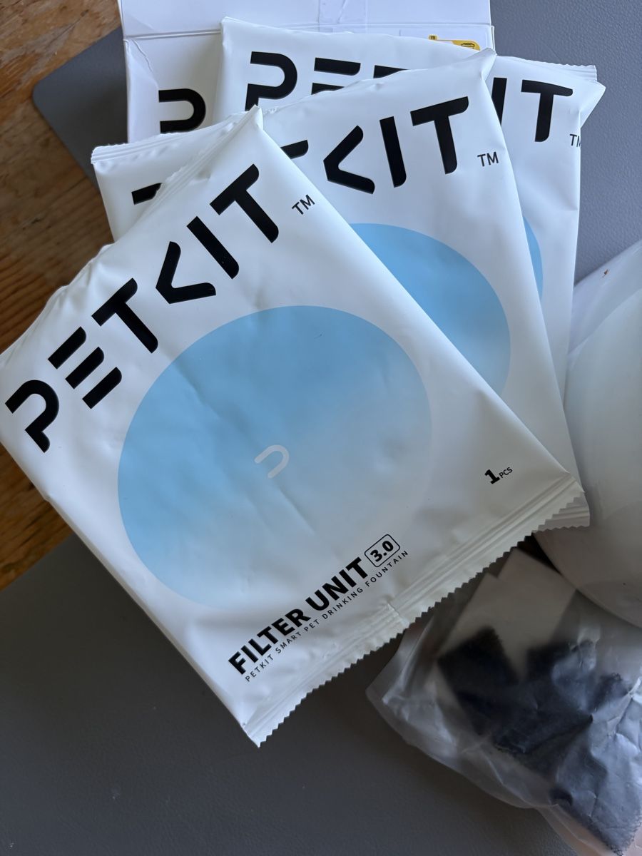 Stagni & Fontane ornamentali: PetKit Trinkbrunnen, inkl.Ersatzfilter für Katze oder  Hund – Usato da Fribourg venduto da leamster 1