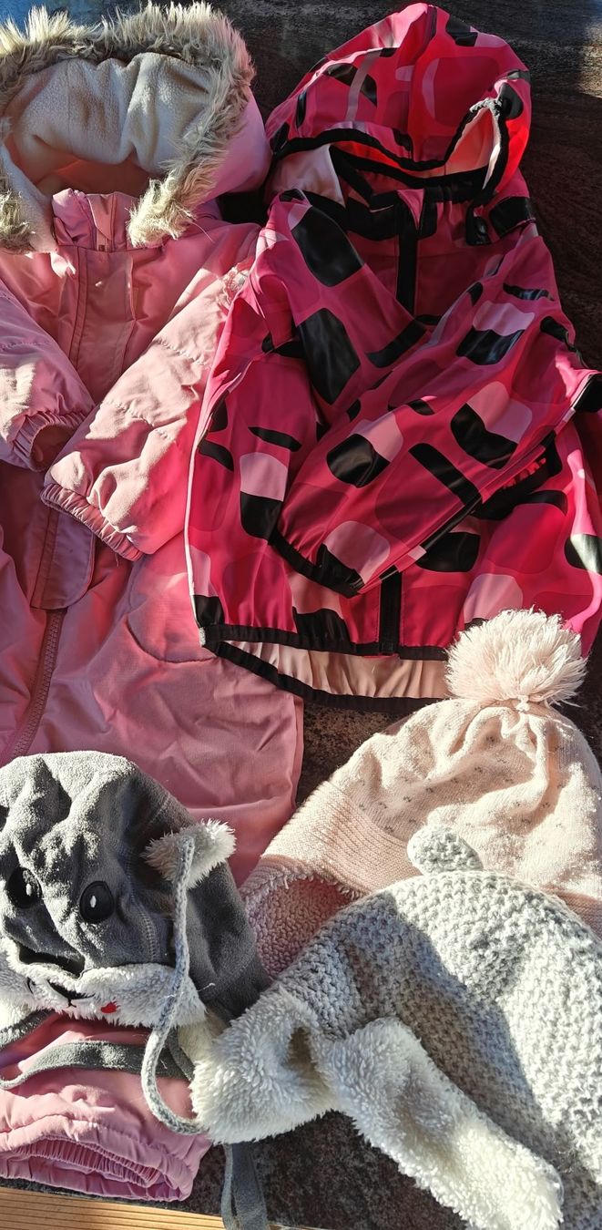 Lotti & Set di vestiti: Kinder Kleider , Schuhe Winter – Usato da Mellingen venduto da Bsonnenstern 7