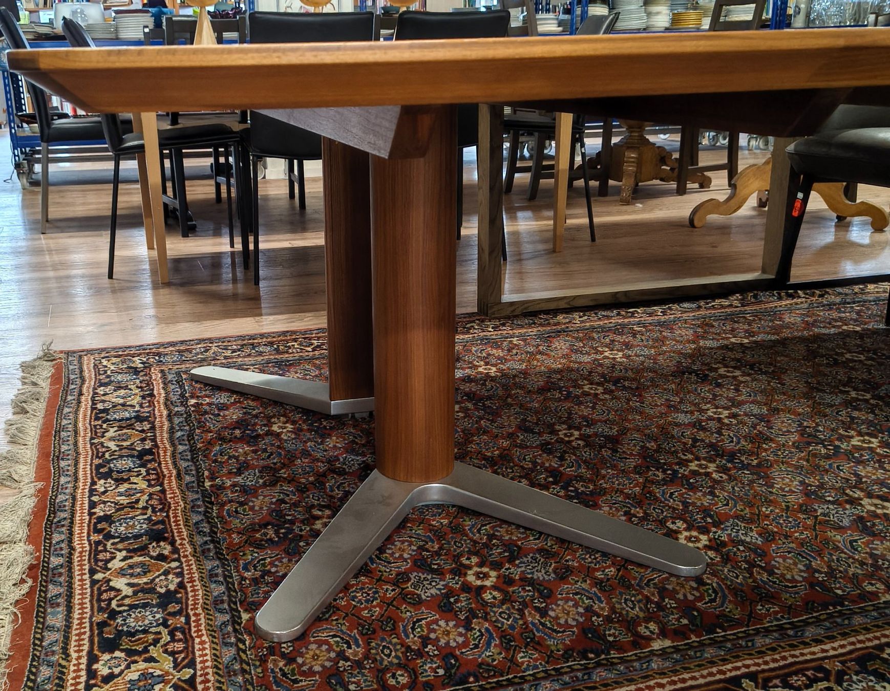 Tables: Esstisch mit 2 Füssen – D'occasion à Basel par bk_brockibasel 2