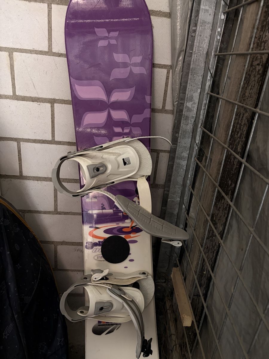 Board: Snowboard mit Bindung Damen Grösse 150cm gebraucht – Usato da Leuzigen venduto da Lea1307 1