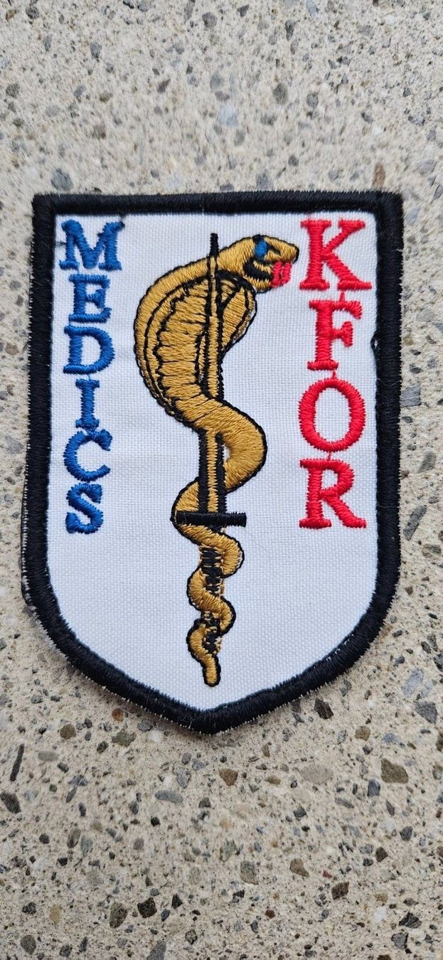 Schweizer Armee Plaketten & Abzeichen: *** Swisscoy Badge mit Klett *** – Neu und originalverpackt aus Riedholz von fr_sIruP