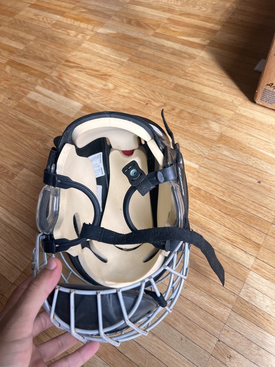 Bauer Caschi: Eishockeyhelm Bauer M – Usato da Winterthur venduto da Leonie_s 1