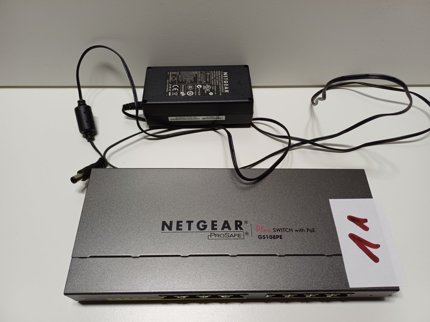 Hub & Switch: Netgear Prosafe GS108PE – Usato da Gümligen venduto da Pogu1