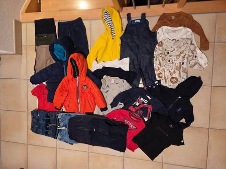 Kinderkleiderpaket Grösse 92 mit Total 25 Kleidungsstücken