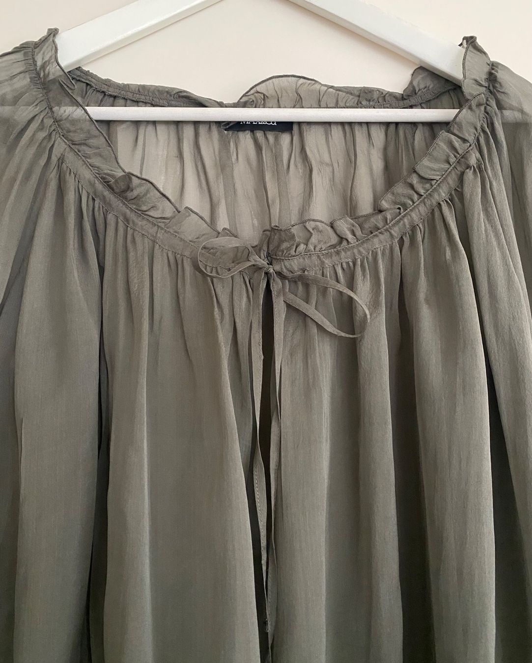 Max Mara Blusen: Seidenbluse von MAX & Co. in Taupe/Grau, One Size – Gebraucht aus Zürich von Maria2021 1