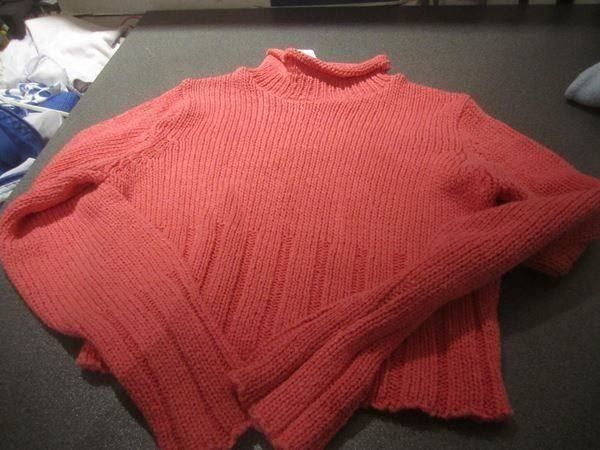 Pulls et sweat-shirts: Rollkragenpullover Grösse 134/140, rosa – D'occasion à Zürich par Motzkuh