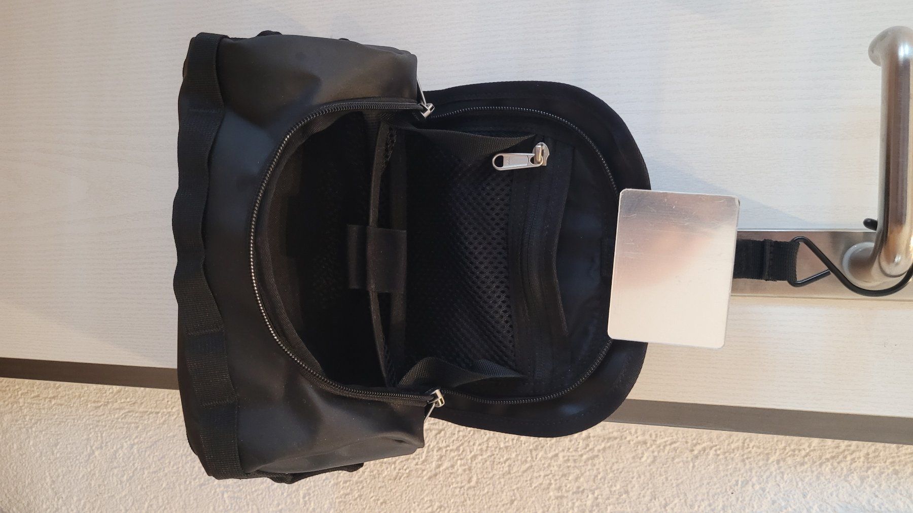 North Face Custodie per cosmetici: The North Face - Base Camp Small 3.5 L Kulturbeutel – Usato da Münchenbuchsee venduto da Scorsy 2