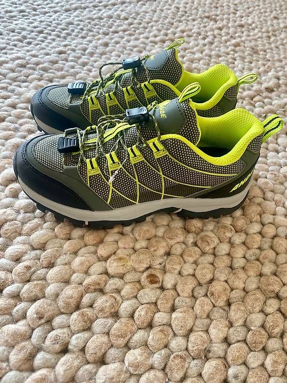 Schuhe für Jungen: Kinder Trekkingschuhe – Gebraucht aus Uster von CDiermayr