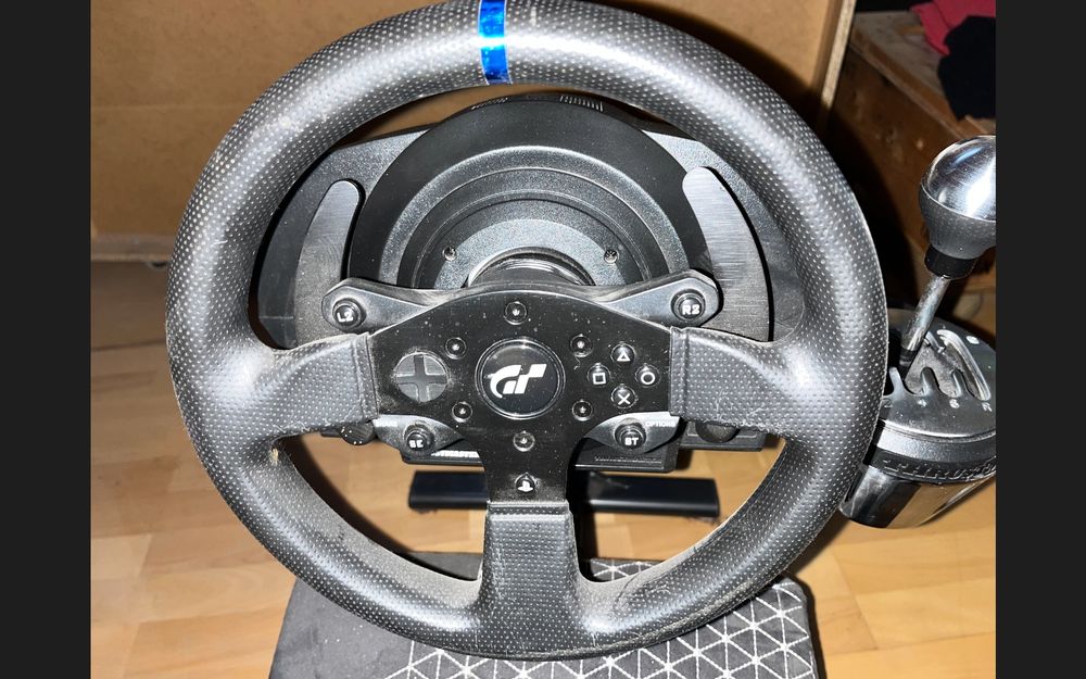Playseats Stuhl mit Thrustmaster Pedale, Lenkrad & Schaltung Kaufen auf Ricardo