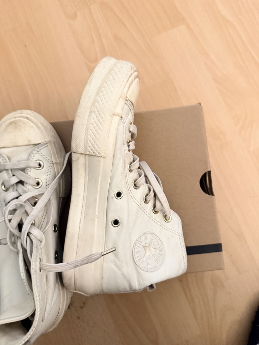 Converse Damenschuhe: CONVERSE BEIGE WEISS  – Gebraucht aus Winterthur von ala_yp6g 1