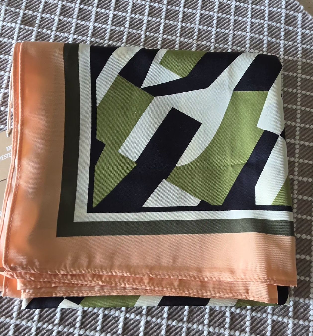 Foulard & Sciarpe: Foulard  – Nuovo e nell'imballaggio originale da Pully venduto da fat_9y8g