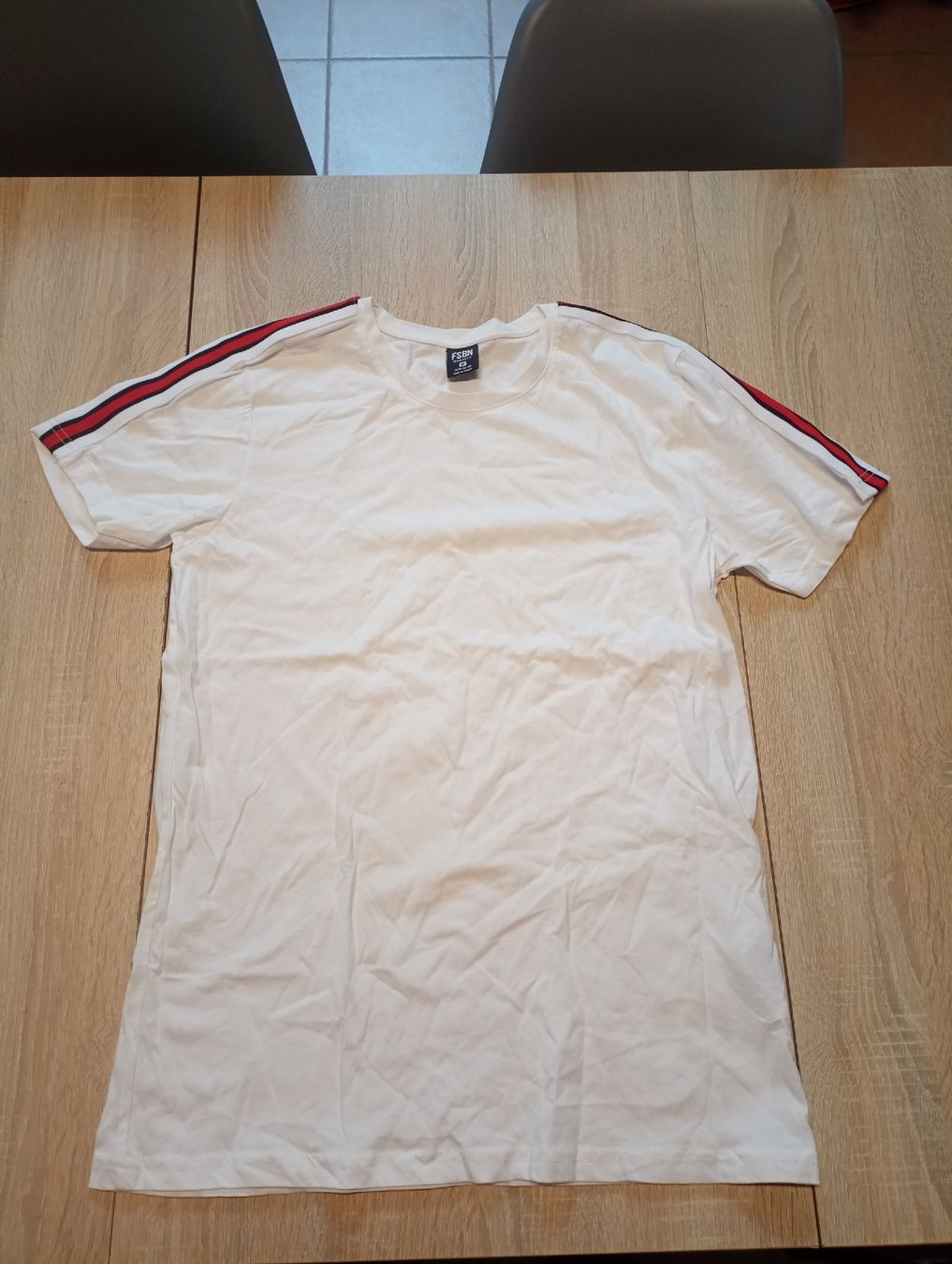 T-shirt: T-shirt FSBN taille M – Nuovo (secondo la descrizione) da Vullierens venduto da Saway
