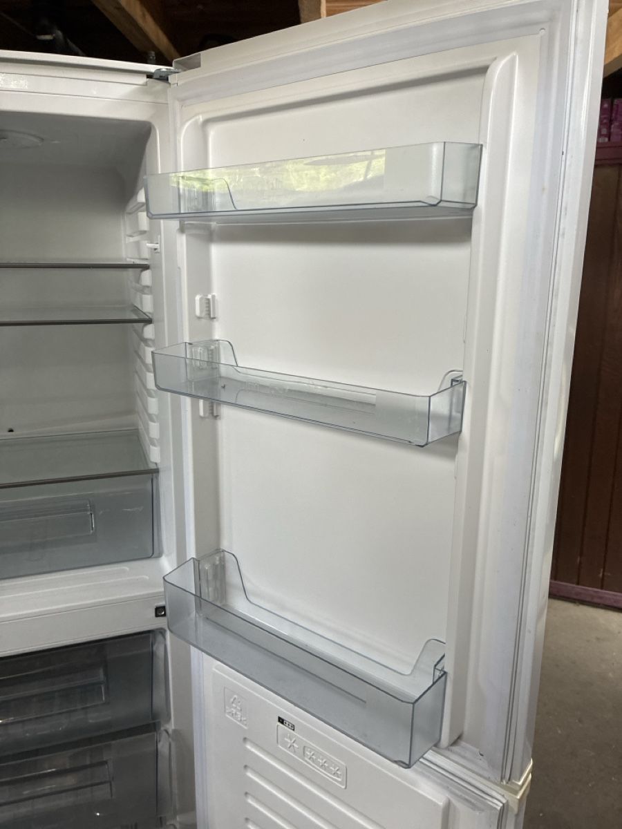 Réfrigérateurs: Kühlschrank mit Gefrierfach  – D'occasion à Roggwil BE par ChojinKay 4