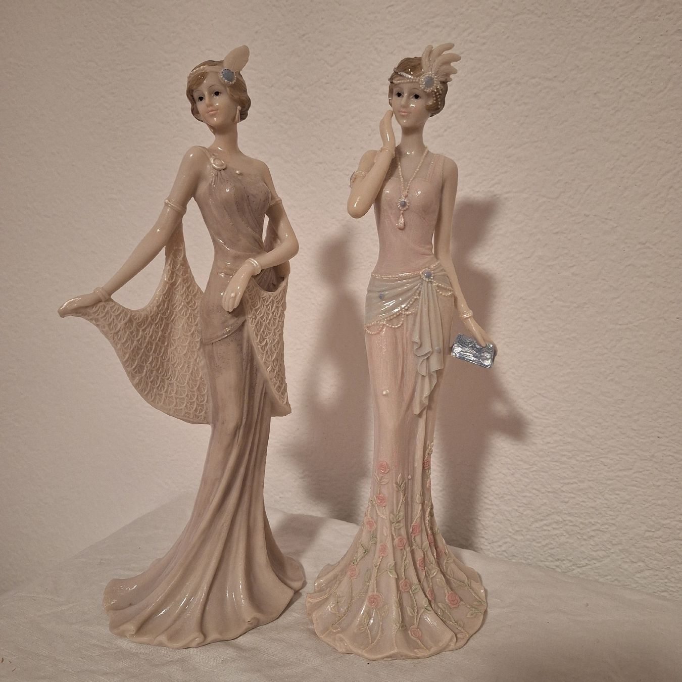 Figuren: 2 elegante Damen Figuren – Gebraucht aus Winterthur von Goldpipau