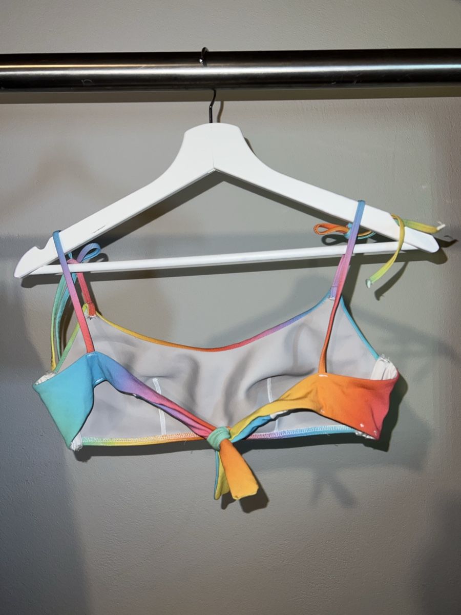 Calzedonia Badekleider & Bikinis: Regenbogen Bikini-Top – Gebraucht aus Felsberg von brueli-97 1