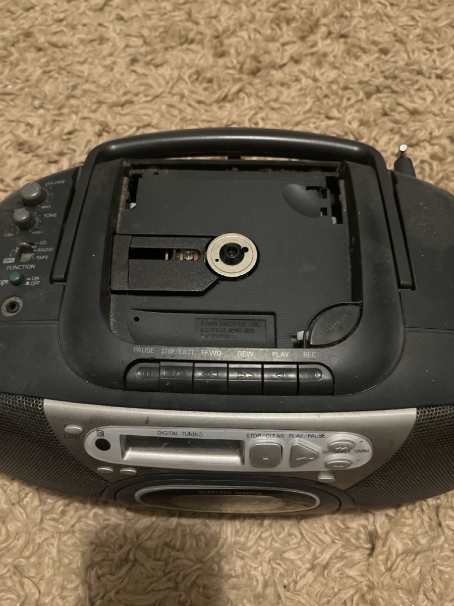 Sanyo Lettore multimediale & Streamer: Sanyo MCD-Z260F Ghettoblaster – Difettoso da Unterkulm venduto da AnoliOccasion 1