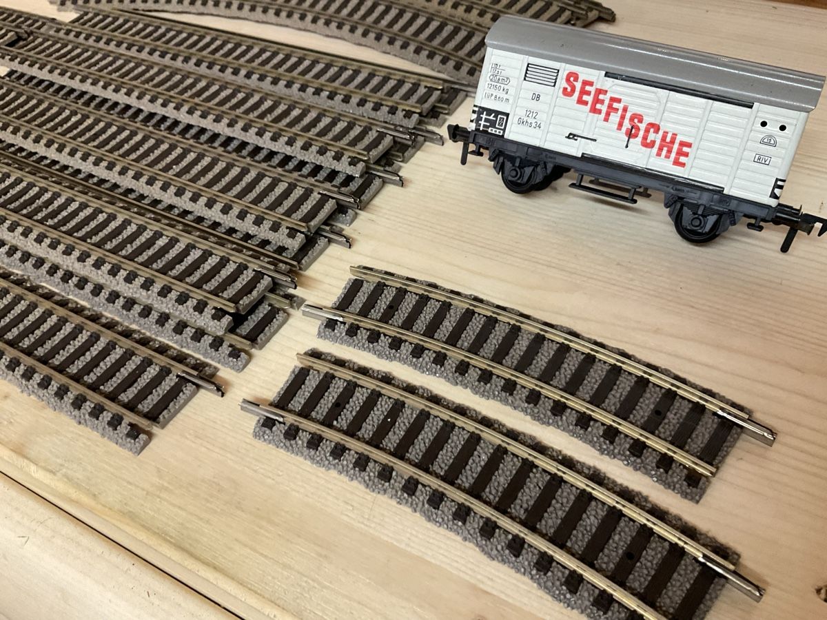 Fleischmann Modelleisenbahnen: Fleischmann Schienen  – Neu (gemäss Beschreibung) aus Wald ZH von Sbbemilio 3