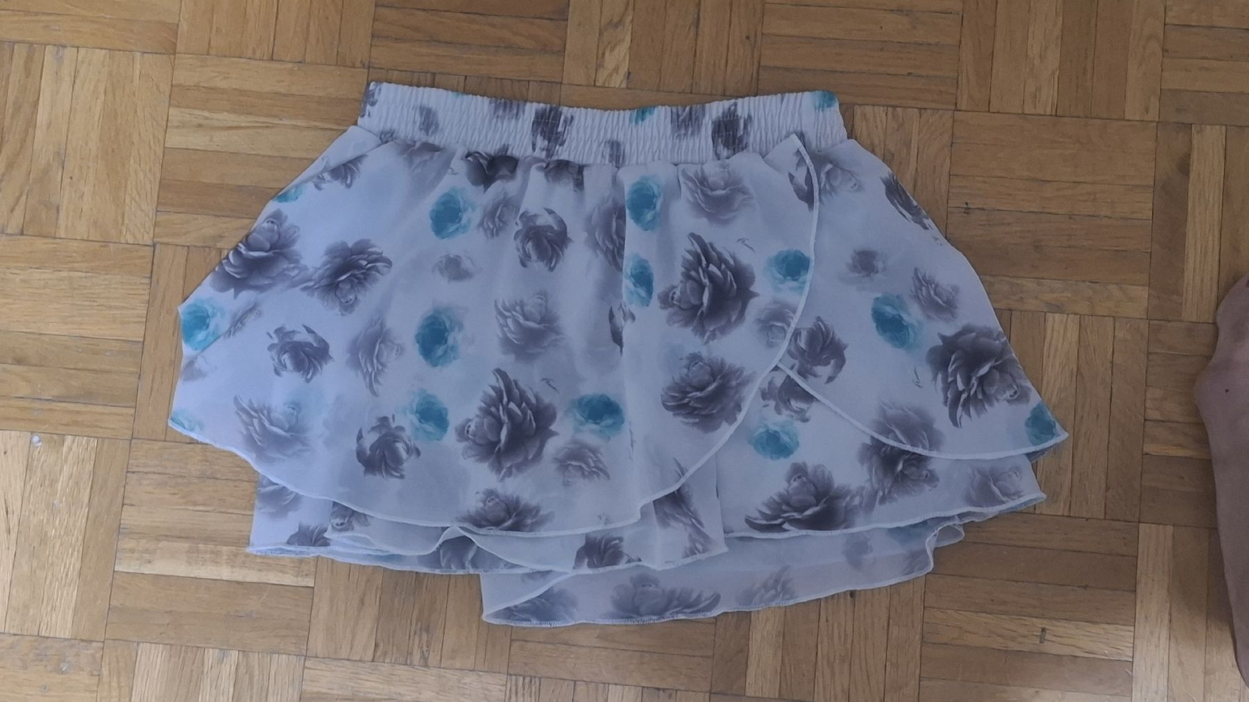 Kleider & Röcke: Jupe courte imprimée fleurs taille 134cm – Gebraucht aus Meyrin von Maribel81 2
