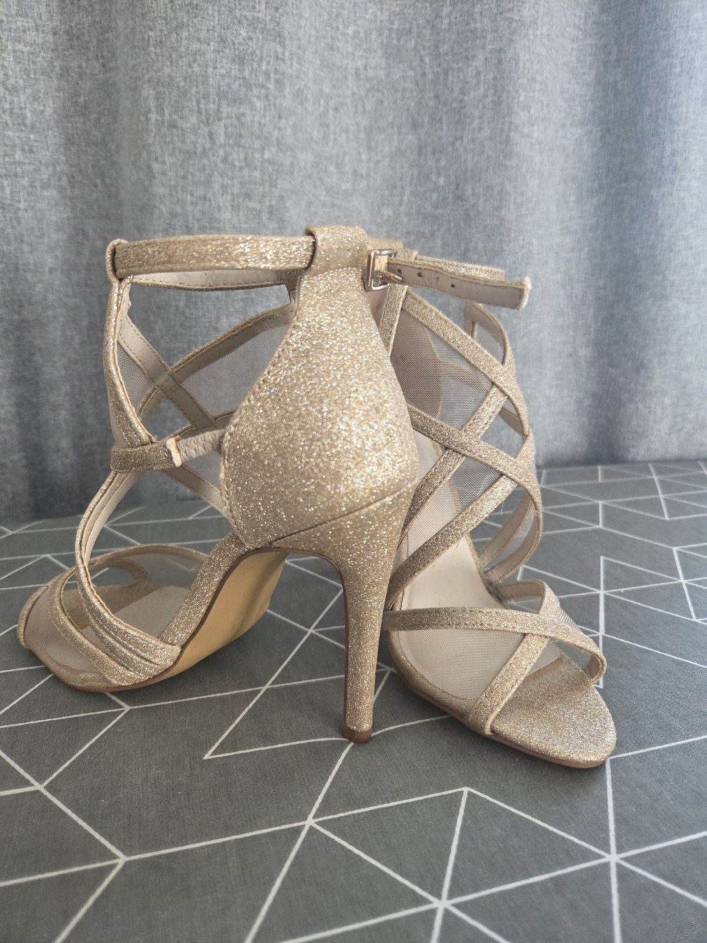Damenschuhe: Damenschuhe Gold Grösse 37 – Gebraucht aus Alterswil FR von Agape07 2