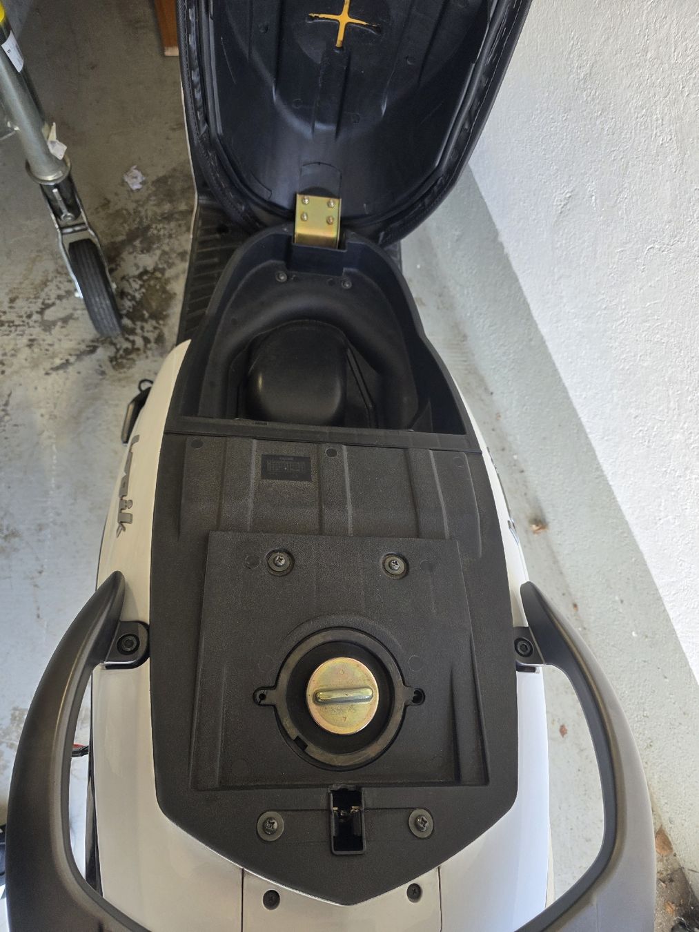 Tell Scooter: Roller 125 4-Takt Weiss mit Topcase  – Usato da Buchs ZH venduto da Perica04 7