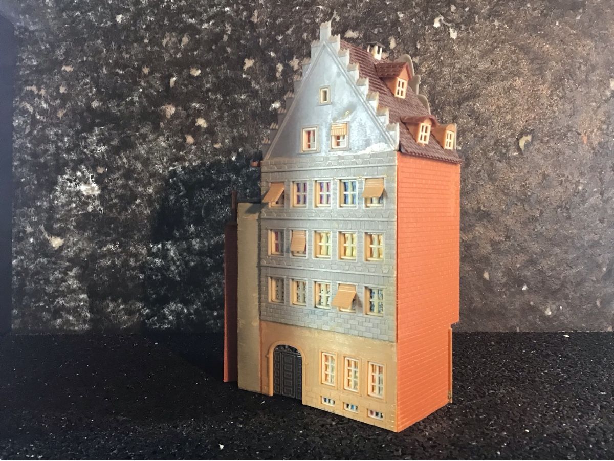 Modellbausätze & Standmodelle: MODELL GEBÄUDE HAUS – Gebraucht aus Männedorf von Spezial-Modelle 2