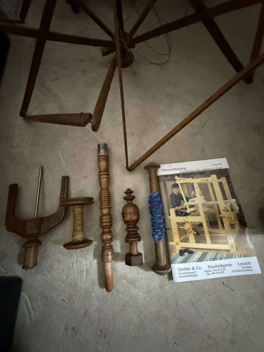 Ruote per filare: Antique Spinning Wheel, with accessories – Difettoso da Effretikon venduto da lio_gjr8 7