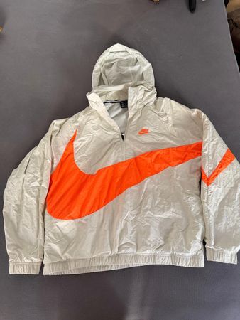 Nike Jacke mit Kapuze, Grösse M, Top Zustand!