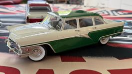 GAZ-13 1:18  sehr schwer mit OVP