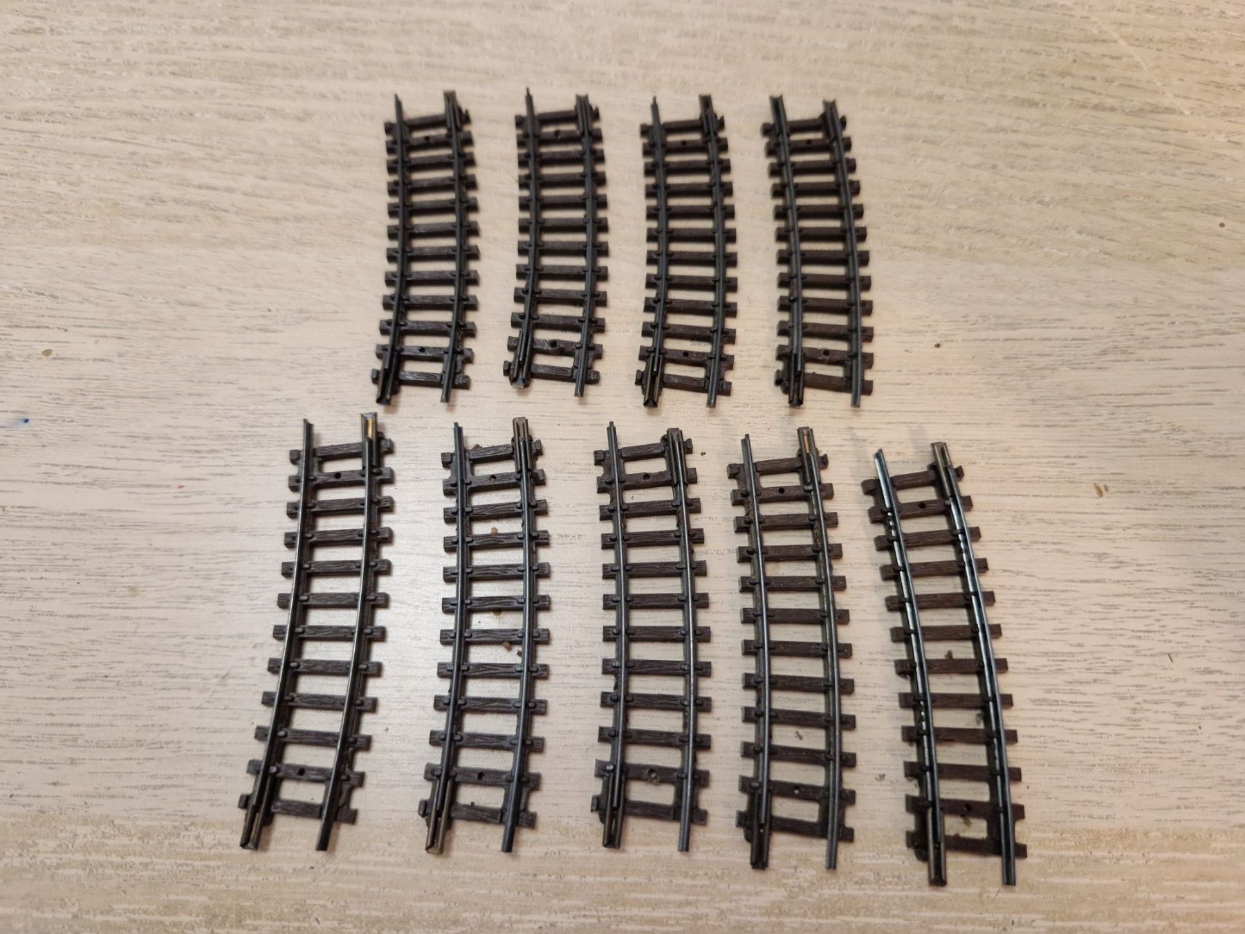 Arnold Modellini di ferrovie: Arnold N 9 x 0144 Gebogenes gleis – Usato da St-Aubin-Sauges venduto da tantome